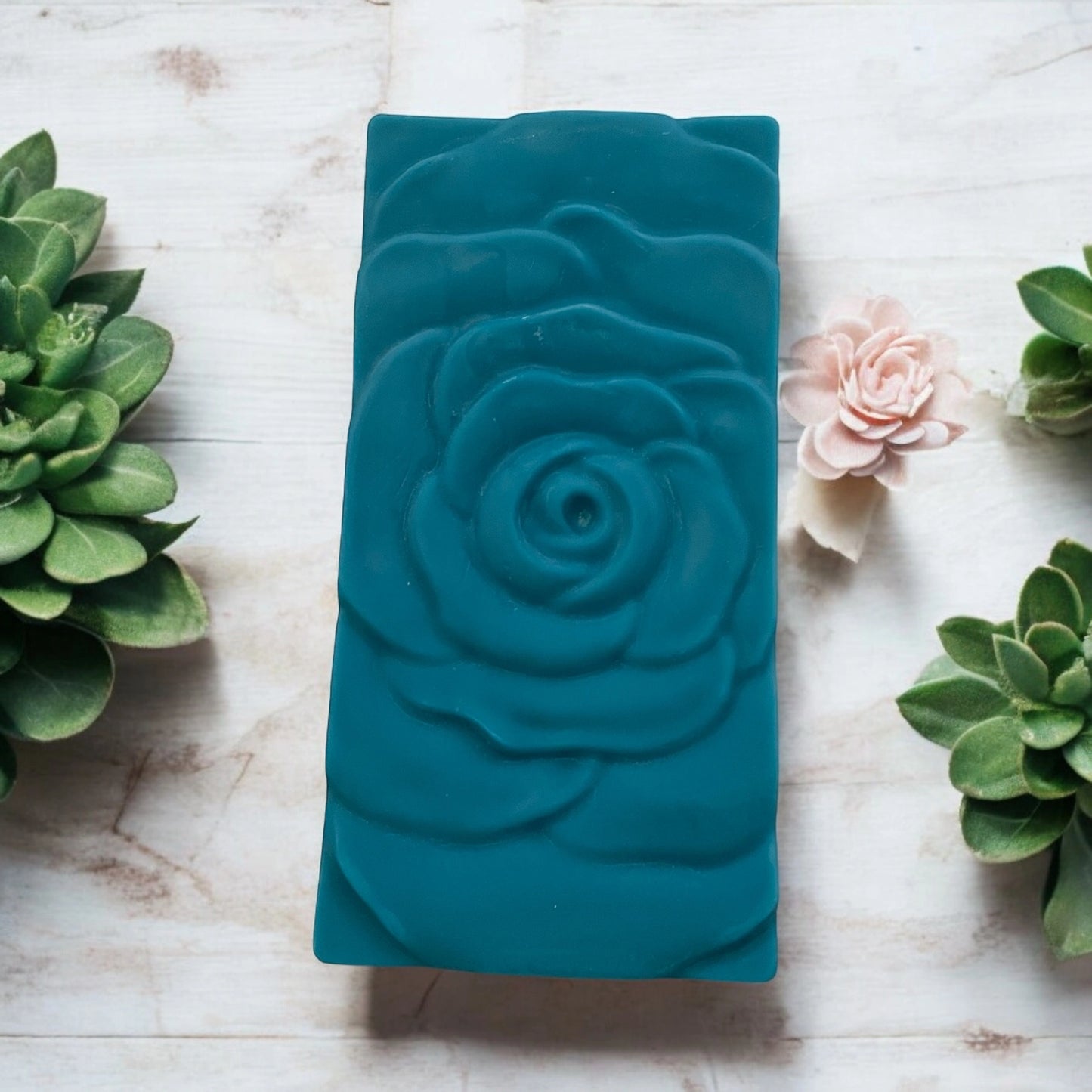 Tablette avec une rose en surface , couleur bleu turquoise