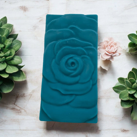Tablette avec une rose en surface , couleur bleu turquoise
