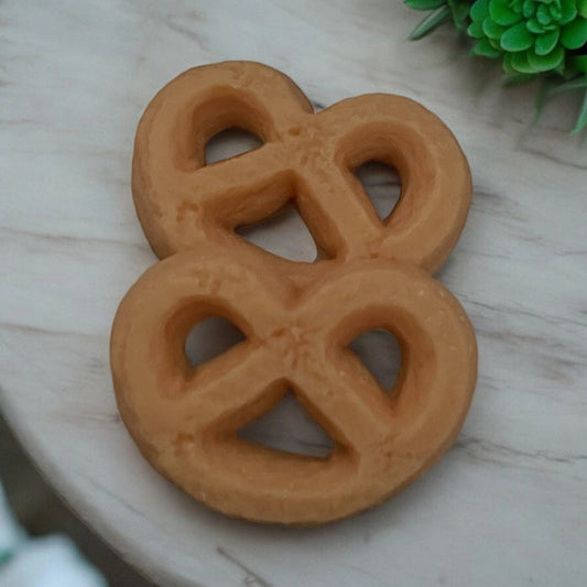 2 bretzels couleur crème