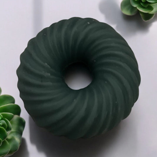 couronne strillée bleu gris avec un trou 